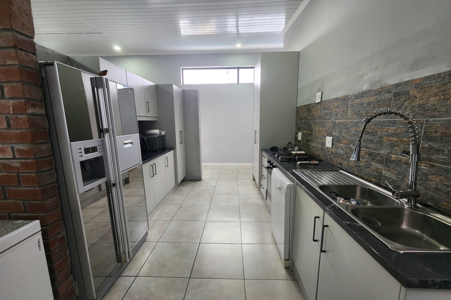 6 Bedroom Property for Sale in Wynberg Western Cape